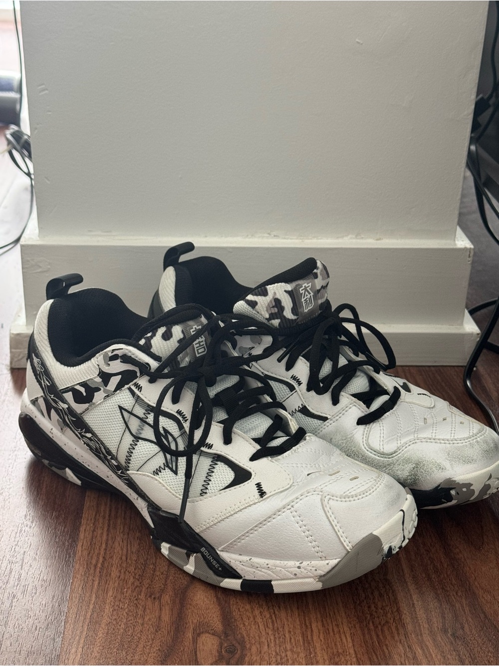 LiNing Men’s Ace Badminton Court Shoes - Size US 10.5 - Black / White Mix
